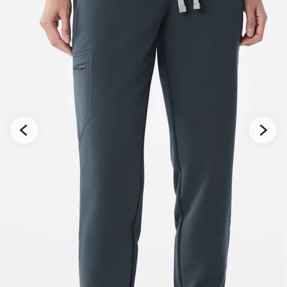 Figs Zamora Jogger Scrub Pants and Rafaela Oversized Scrub Top - Picture 5 of 7